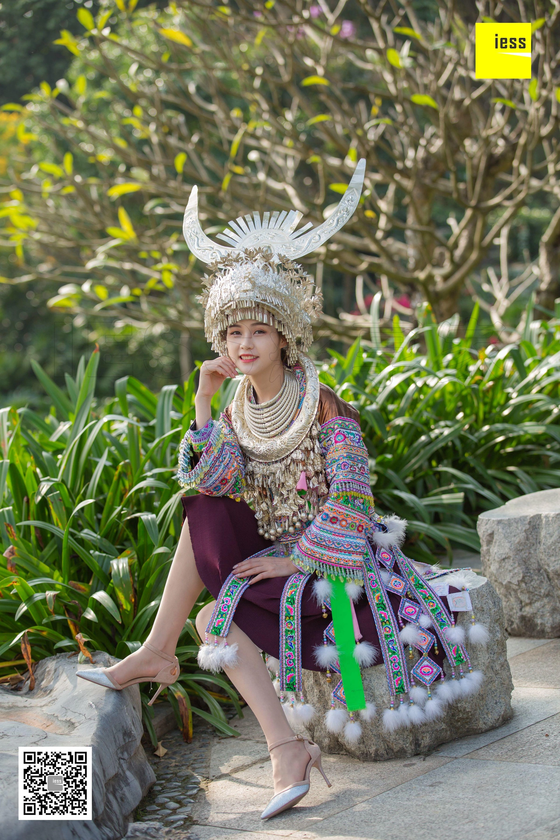 [IESS异思趣向] 2018.12.04《魔鬼周三》特刊45期:九妹- 穿丝袜的苗族九妹 1